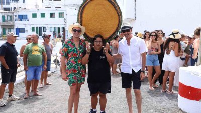 Procesión marítima y fiesta de espuma en La Lapa 2025.