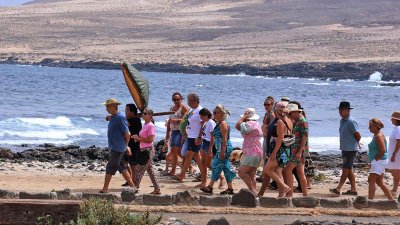 Procesión marítima y fiesta de espuma en La Lapa 2025.
