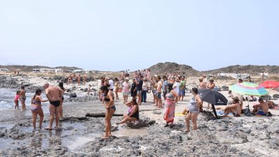 Procesión marítima y fiesta de espuma en La Lapa 2025.