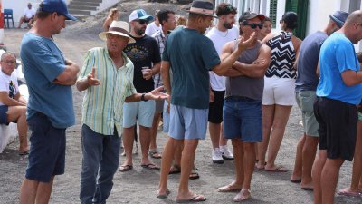 Procesión marítima y fiesta de espuma en La Lapa 2025.