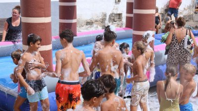 Procesión marítima y fiesta de espuma en La Lapa 2025.