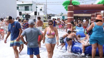 Procesión marítima y fiesta de espuma en La Lapa 2025.