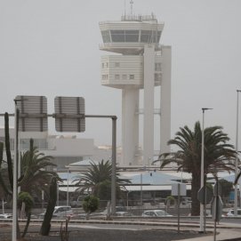 Calima y bruma en el Aeropuerto de Lanzarote. Foto: Juan Mateos.