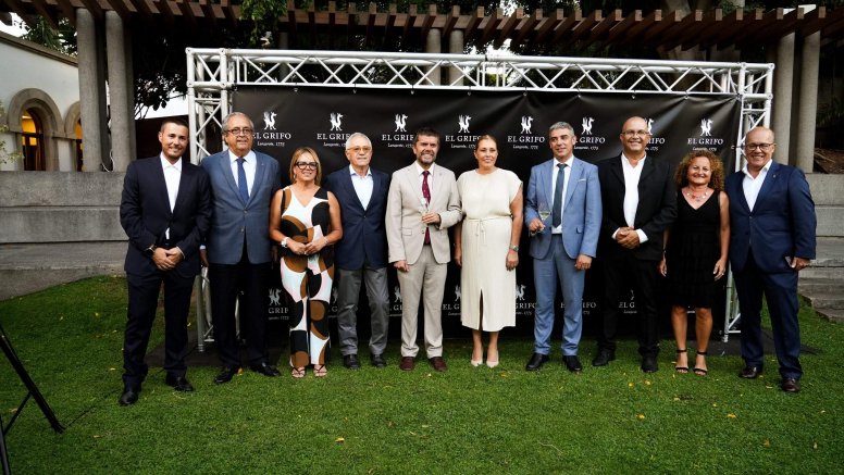 Foto de familia durante el evento. Vino de Lanzarote.