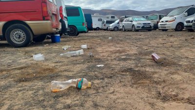 Residuos tras las fiestas locales de Lanzarote. Foto: Papacría.