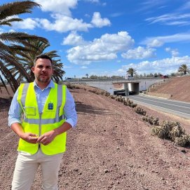 Jacobo Medina en el entorno del aeropuerto César Manrique