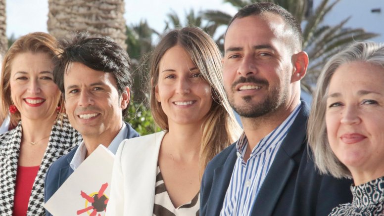 Jenifer Galán, en el centro, junto con grupo municipal socialista.