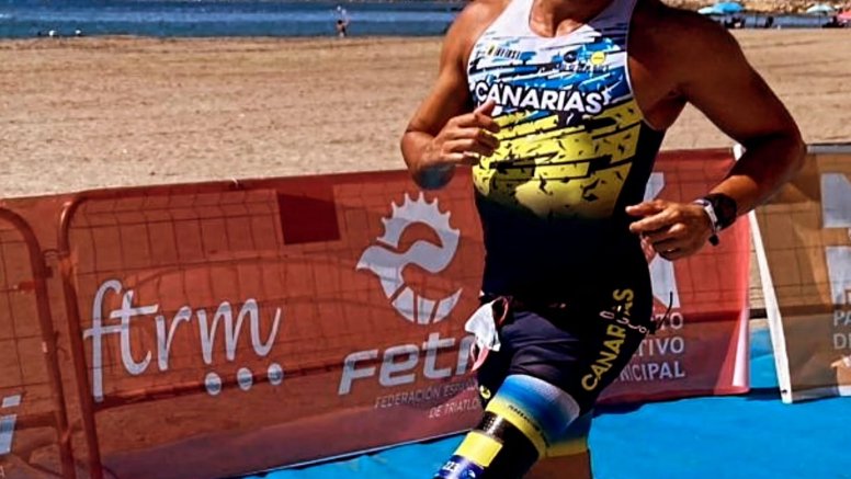 El triatleta paralímpico conejero Lionel Morales en Murcia.