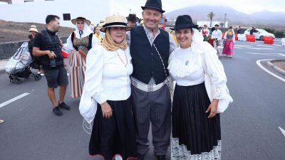 Ofrendas a la Virgen de Los Dolores.