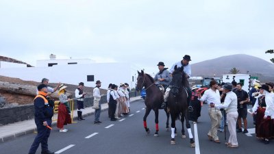 Ofrendas a la Virgen de Los Dolores.