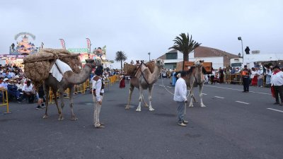 Ofrendas a la Virgen de Los Dolores.