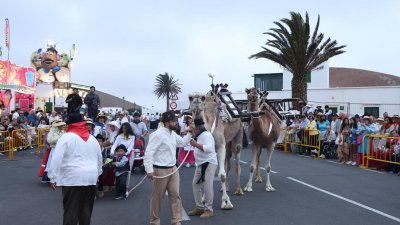 Ofrendas a la Virgen de Los Dolores.