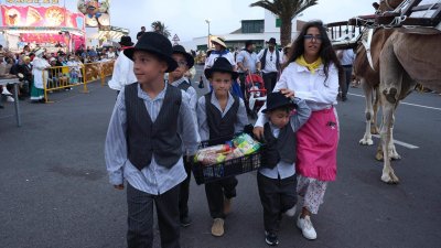 Ofrendas a la Virgen de Los Dolores.