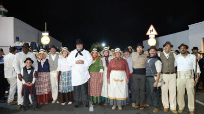 Ofrendas a la Virgen de Los Dolores.