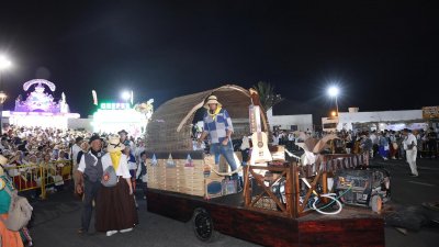 Ofrendas a la Virgen de Los Dolores.