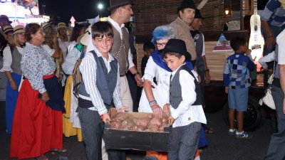 Ofrendas a la Virgen de Los Dolores.