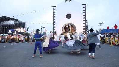 Ofrendas a la Virgen de Los Dolores. Fotos: La Voz.