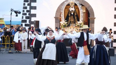 Ofrendas a la Virgen de Los Dolores. Fotos: La Voz.