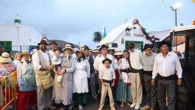 Ofrendas a la Virgen de Los Dolores. Fotos: La Voz.