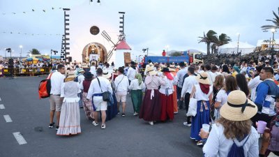 Ofrendas a la Virgen de Los Dolores. Fotos: La Voz.