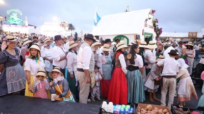 Ofrendas a la Virgen de Los Dolores. Fotos: La Voz.