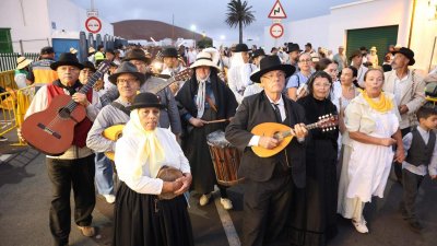 Ofrendas a la Virgen de Los Dolores. Fotos: La Voz.
