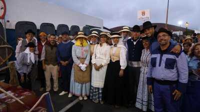 Ofrendas a la Virgen de Los Dolores. Fotos: La Voz.