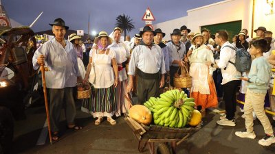 Ofrendas a la Virgen de Los Dolores. Fotos: La Voz.