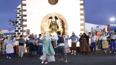 Ofrendas a la Virgen de Los Dolores. Fotos: La Voz.