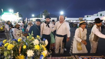 Ofrendas a la Virgen de Los Dolores. Fotos: La Voz.