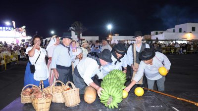 Ofrendas a la Virgen de Los Dolores. Fotos: La Voz.