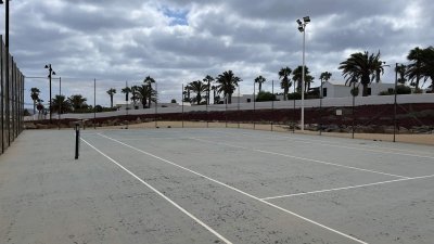 Pista de tenis sin red en el Parque Atlántico