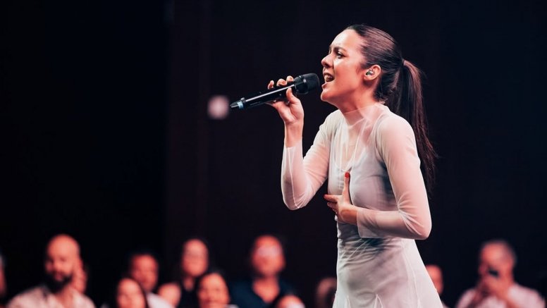 La cantante Valeria Castro