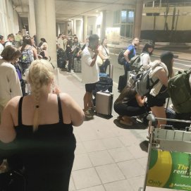 Siguen las quejas por las colas para coger un taxi en el Aeropuerto de Lanzarote