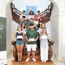 Entrega de becas Mercedes Medina, 2024