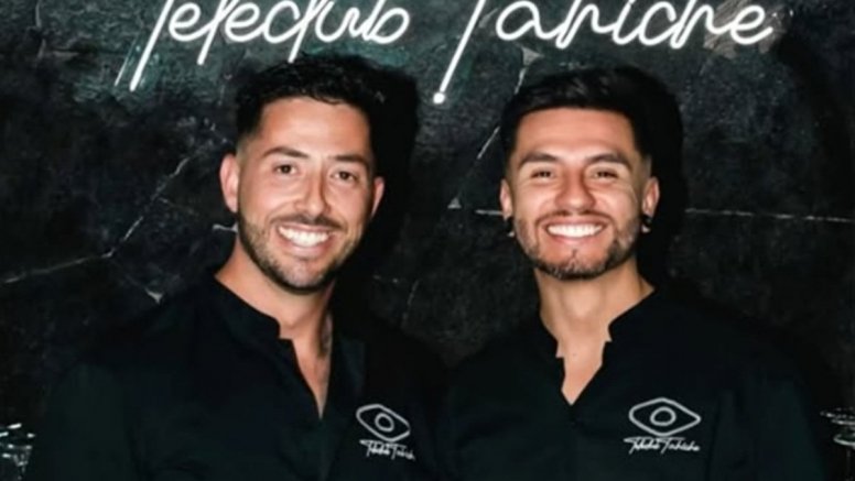 Josué Pérez y Christian Ramírez en el Teleclub de Tahíche que actualmente regentan.