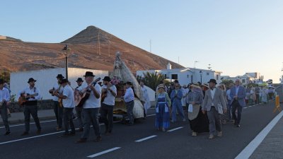 Procesión en honor a Nuestra Señora del Rosario