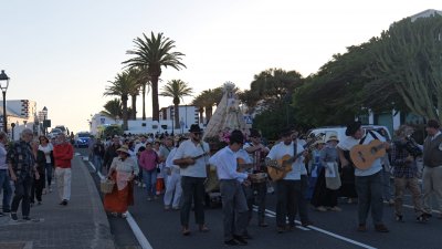 Procesión en honor a Nuestra Señora del Rosario