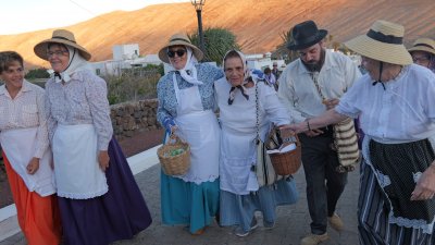 Procesión en honor a Nuestra Señora del Rosario