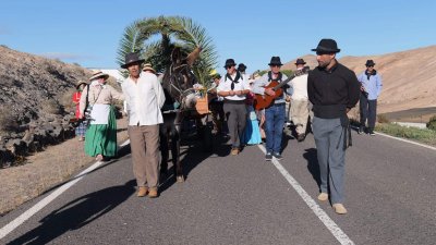 Procesión en honor a Nuestra Señora del Rosario