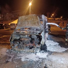 Incendio de un vehículo de buceo en Puerto del Carmen