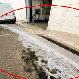 Imagen captada en la calle Isa del barrio de Argana, con los vertidos originarios desde la nave