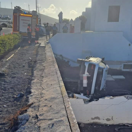 Caída del coche desde dos metros de altura