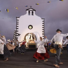 Ofrenda en la Romería de Los Dolores. 