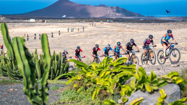 Ciclismo en Lanzarote. Imagen: Turismo Lanzarote.