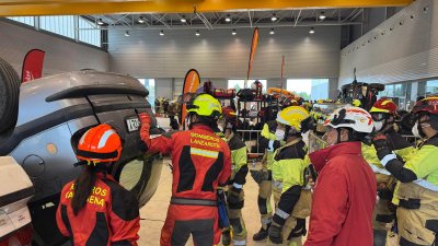 Bomberos en la APRAT Rescue 2025