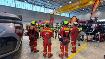 Bomberos en la APRAT Rescue 2025