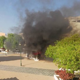 Incendio de contenedores en Arrecife (Fotos: La Voz)