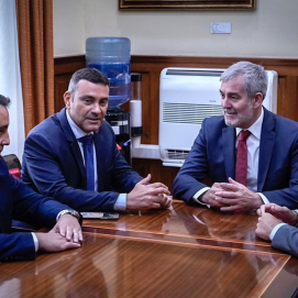 Reunión sobre la bonificación del combustible de Oswaldo Betancort con Fernando Clavijo