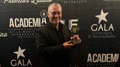 Alejandro Córdoba galardonado en los premios Latino, 2025